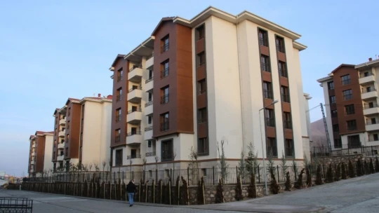 Elazığ'da 676 depremzede daha çekilen kurayla evlerine kavuştu