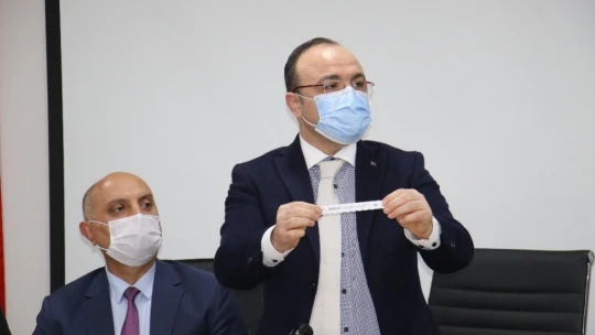 Elazığ'da 676 depremzede daha çekilen kurayla evlerine kavuştu