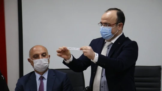 Elazığ'da 676 depremzede daha çekilen kurayla evlerine kavuştu