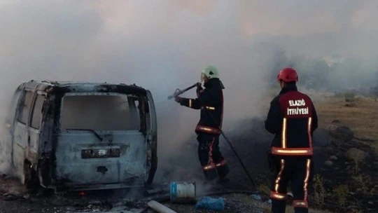 Elazığ'da araç yangını