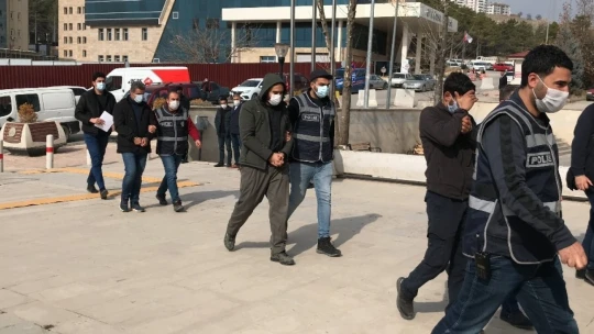Elazığ'da aranan 3 şüpheli yakalanıp tutuklandı