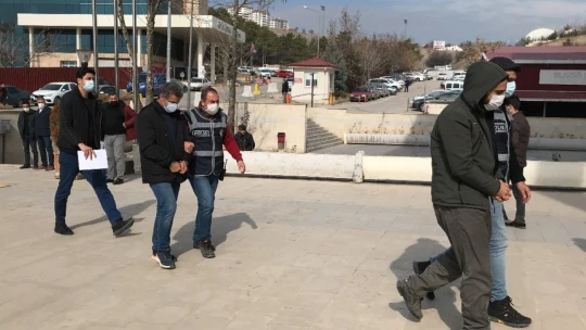 Elazığ'da aranan 3 şüpheli yakalanıp tutuklandı