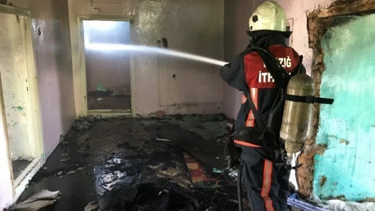 Elazığ'da ateşin kahramanı itfaiyeciler, haftada 160 yangına müdahale ediyor
