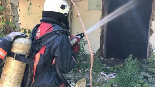 Elazığ'da ateşin kahramanı itfaiyeciler, haftada 160 yangına müdahale ediyor