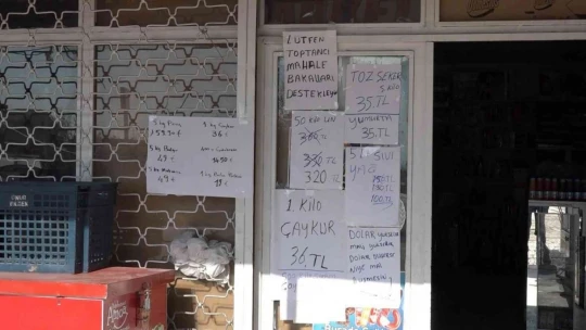 Elazığ'da Bir Bakkal Marketlere Kızdı, Bir Çok Üründe İndirim Yaptı