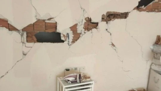 Elazığ'da bazı evler hasar gördü, sokağa çıkma kısıtlamasına esneklik sağlandı