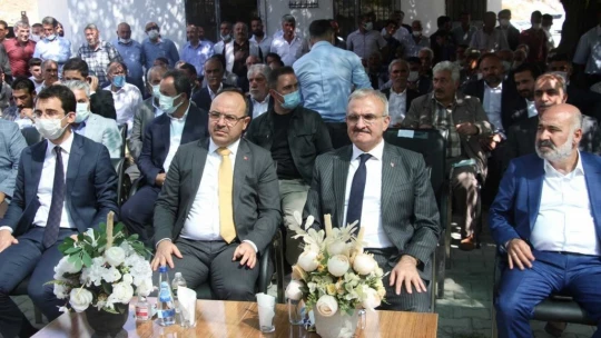 Arıcak'ta Belde Belediyesi Vatandaşlar İçin Millet Bahçesi Yaptı, İki Vali Açılışa Katıldı