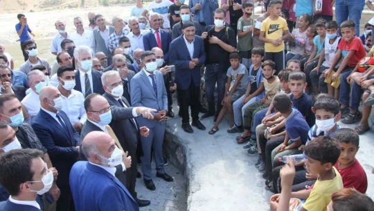 Arıcak'ta Belde Belediyesi Vatandaşlar İçin Millet Bahçesi Yaptı, İki Vali Açılışa Katıldı