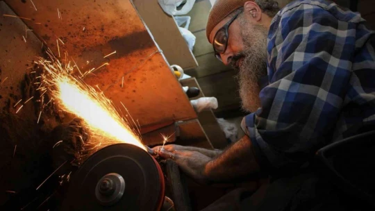 Elazığ'da bıçak bileyicilerin kurban mesaisi başladı