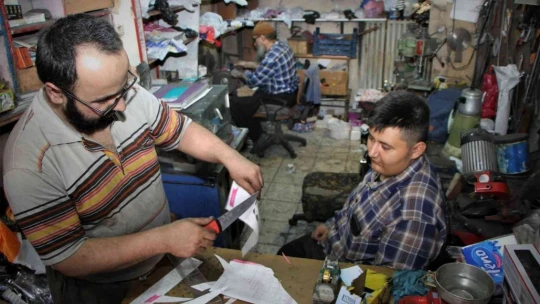 Elazığ'da bıçak bileyicilerin kurban mesaisi başladı