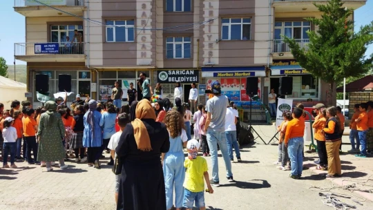 Elazığ'da çocuklar düzenlenen şenlikte doyasıya eğlendi