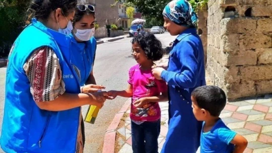 Elazığ'da çocuklar sevindirildi