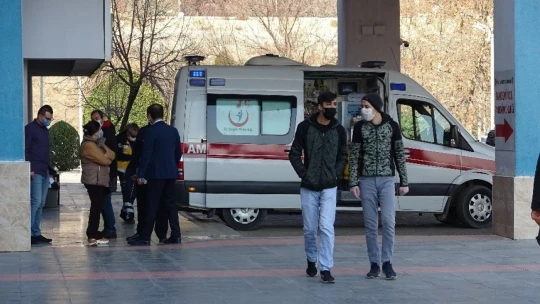 Elazığ'da deprem anları saniye saniye kameralara yansıdı