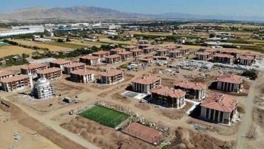 Elazığ'da depremin ardından 381 konut daha tamamlandı