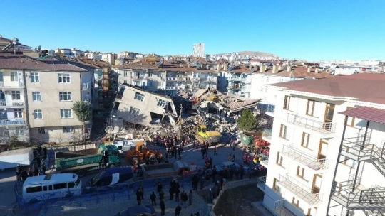 Elazığ'da depreminde 14 kişinin öldüğü Dilek Sitesi ile ilgili 23 şüpheli hakkında dava açıldı