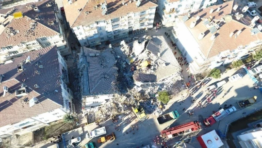 Elazığ'da depreminde 14 kişinin öldüğü Dilek Sitesi ile ilgili 23 şüpheli hakkında dava açıldı