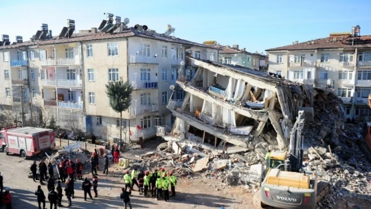 Elazığ'da depreminde 14 kişinin öldüğü Dilek Sitesi ile ilgili 23 şüpheli hakkında dava açıldı