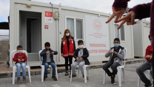 Elazığ'da depremzede çocuklardan, İzmirli akranlarına 'sessiz' destek