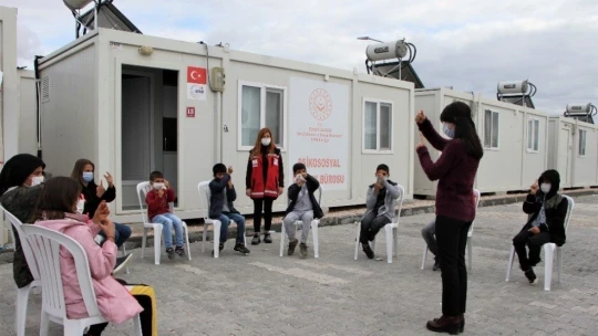 Elazığ'da depremzede çocuklardan, İzmirli akranlarına 'sessiz' destek