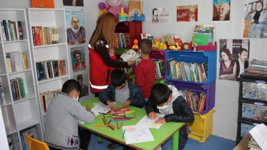 Elazığ'da depremzede çocuklardan, İzmirli akranlarına 'sessiz' destek