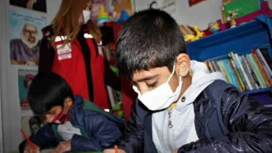 Elazığ'da depremzede çocuklardan, İzmirli akranlarına 'sessiz' destek