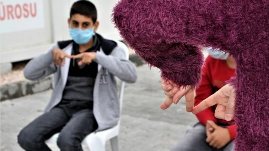 Elazığ'da depremzede çocuklardan, İzmirli akranlarına 'sessiz' destek