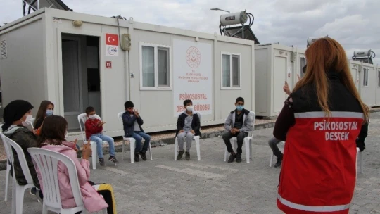 Elazığ'da depremzede çocuklardan, İzmirli akranlarına 'sessiz' destek