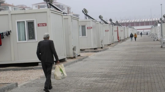 Elazığ'da depremzedeler, 'Ekmeği, suyu, elektriği veriyorlar, biz daha devletten ne isteyelim'