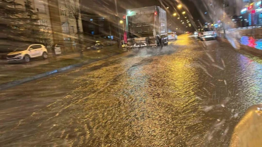 Elazığ'da dolu ve sağanak hayatı felç etti