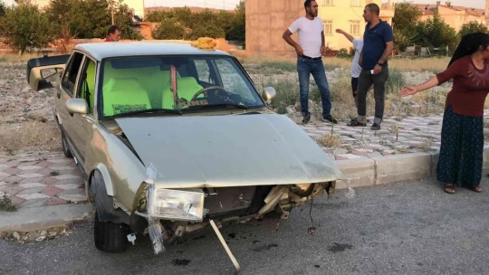 Elazığ'da ehliyetsiz sürücü kaza yaptı: 3 yaralı