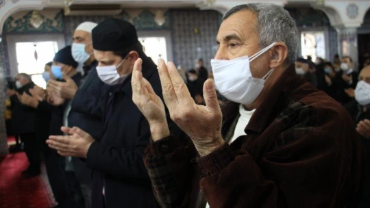 Elazığ'da eller semaya açıldı, 'yağmur' duası edildi