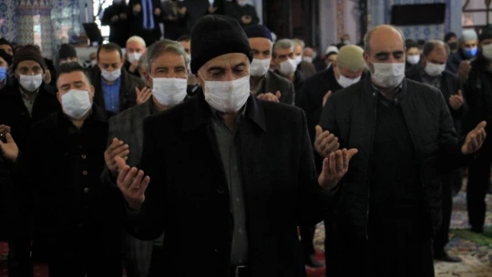 Elazığ'da eller semaya açıldı, 'yağmur' duası edildi