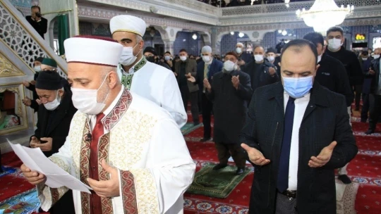 Elazığ'da eller semaya açıldı, 'yağmur' duası edildi