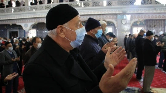 Elazığ'da eller semaya açıldı, 'yağmur' duası edildi