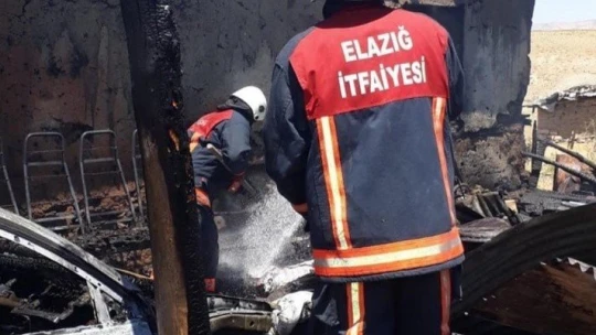 Elazığ'da ev ve araç yangını