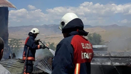 Elazığ'da ev ve araç yangını
