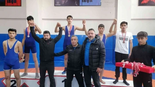 Elazığ'da güreş müsabakaları sona erdi