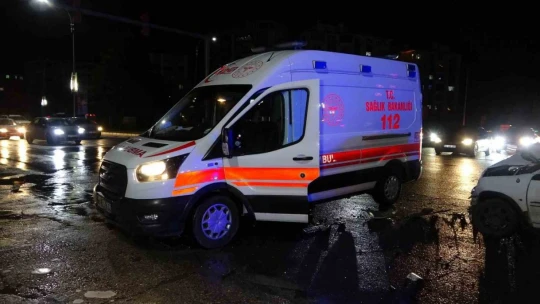Elazığ'da hafif ticari araç ile otomobil çarpıştı: 5 yaralı