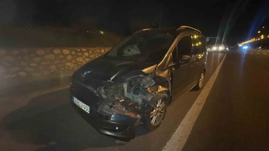 Elazığ'da hafif ticari araç ile otomobil çarpıştı: 2 yaralı