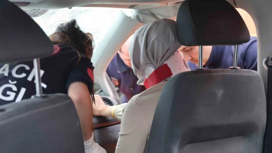 Elazığ'da hafif ticari araç, temizlik kamyonuna çarptı: 5 yaralı