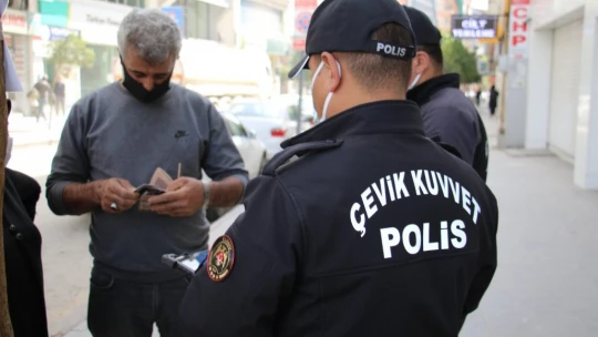 Elazığ'da hafta içi yoğunluk olan caddeler, kısıtlamayla sessizliğe büründü