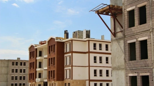Elazığ'da hem yıkımlar hem de yapımlar hızla sürüyor