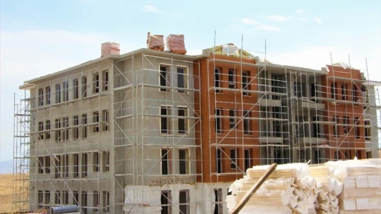 Elazığ'da hem yıkımlar hem de yapımlar hızla sürüyor