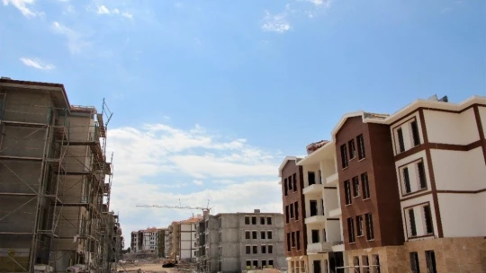 Elazığ'da hem yıkımlar hem de yapımlar hızla sürüyor