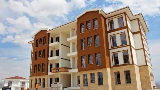 Elazığ'da hem yıkımlar hem de yapımlar hızla sürüyor