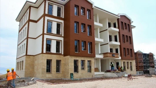 Elazığ'da hem yıkımlar hem de yapımlar hızla sürüyor
