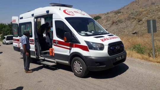 Elazığ'da iki otomobil kafa kafaya çarpıştı: 4 yaralı