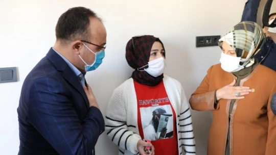 Elazığ'da ilk biten deprem konutları hak sahiplerine teslim edilmeye başladı