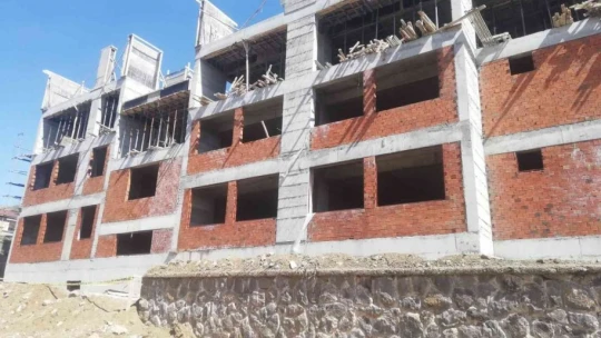 Elazığ'da inşaatın 3. katından düşen işçi yaralandı