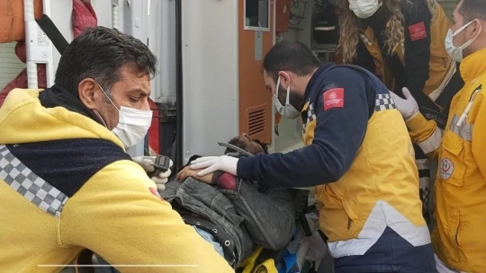 Elazığ'da inşaatın 3'üncü katından düşen genç yaralandı